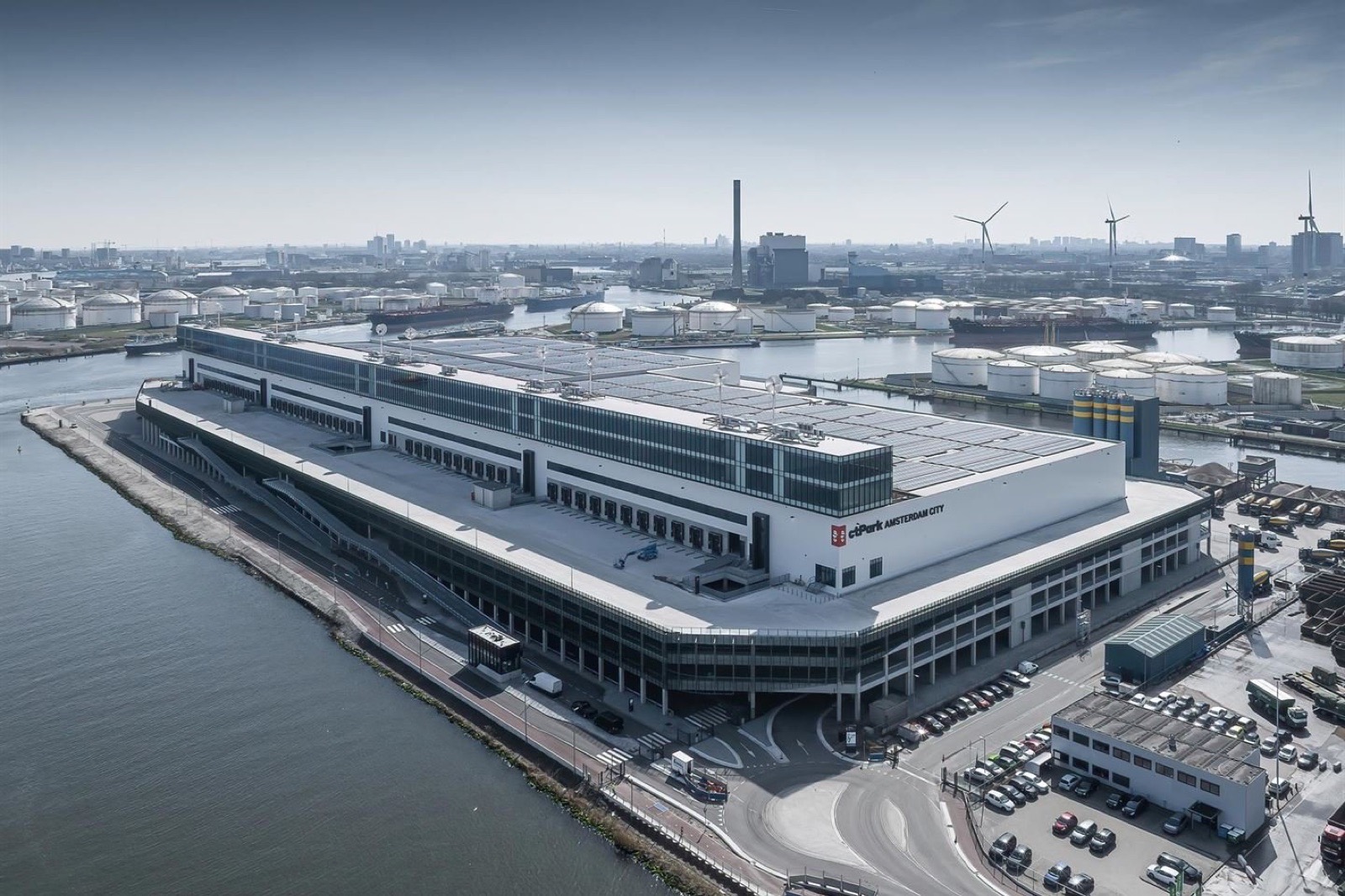 Amsterdam Logistic City Hub rooftop solar installation at CTPark