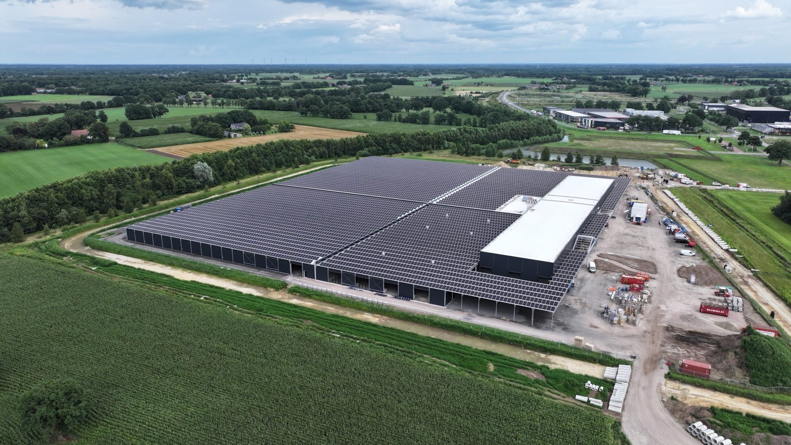 Henk Pen Groenlo rooftop-integrated solar system